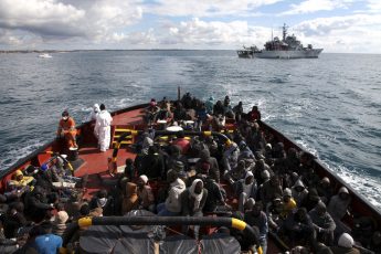 Some 275 refugees and migrants waiting to disembark from a tug in the Port of Pozzalo, Italy, after being rescued a few days earlier. Photo: UNHCR
