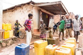 Children collect water in CAR where over 19,000 people have been displaced since 17 May 2017.