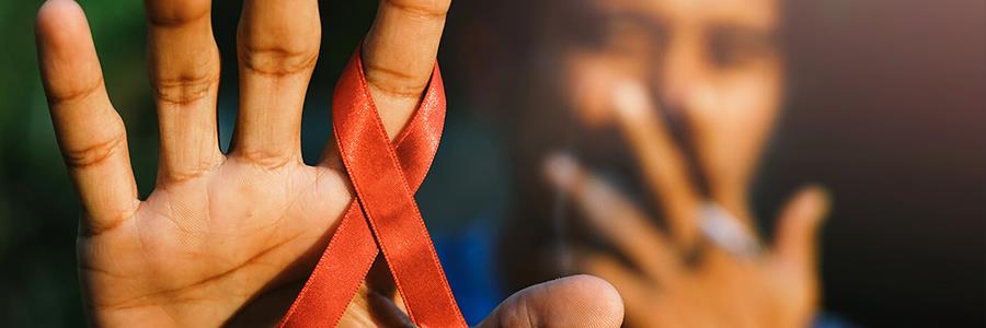 UNAIDS and IOM renew partnership agreement to promote access to HIV services for migrants