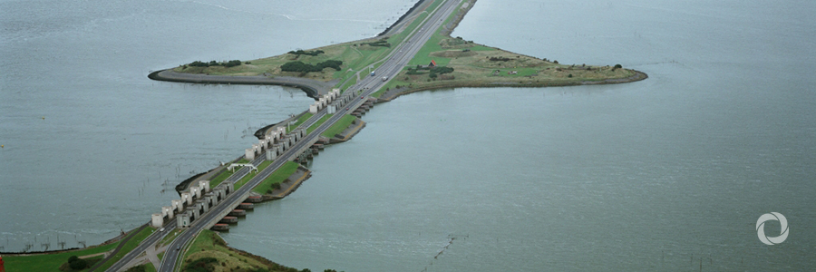 EUR 330m EIB support under Juncker Plan for Afsluitdijk flood defence works in the Netherlands EUR 330m EIB support under Juncker Plan for Afsluitdijk flood defence works in the Netherlands