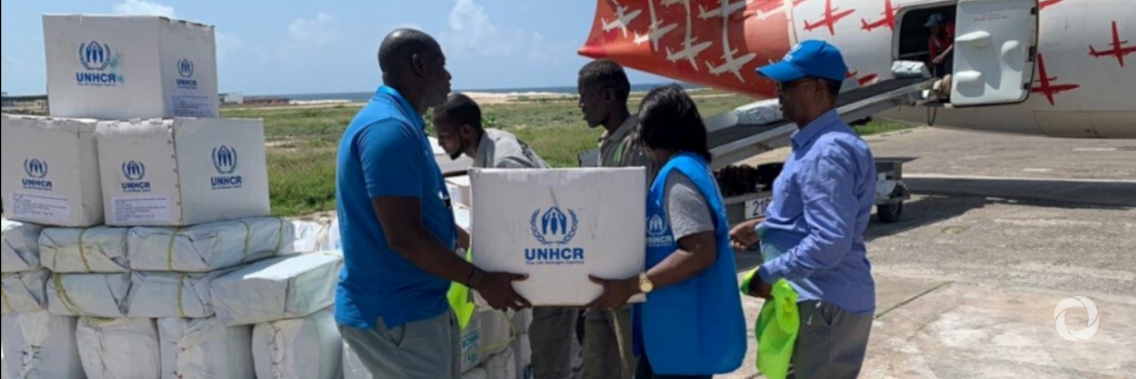 UNHCR flies in relief for Somalis cut off by flooding UNHCR flies in relief for Somalis cut off by flooding