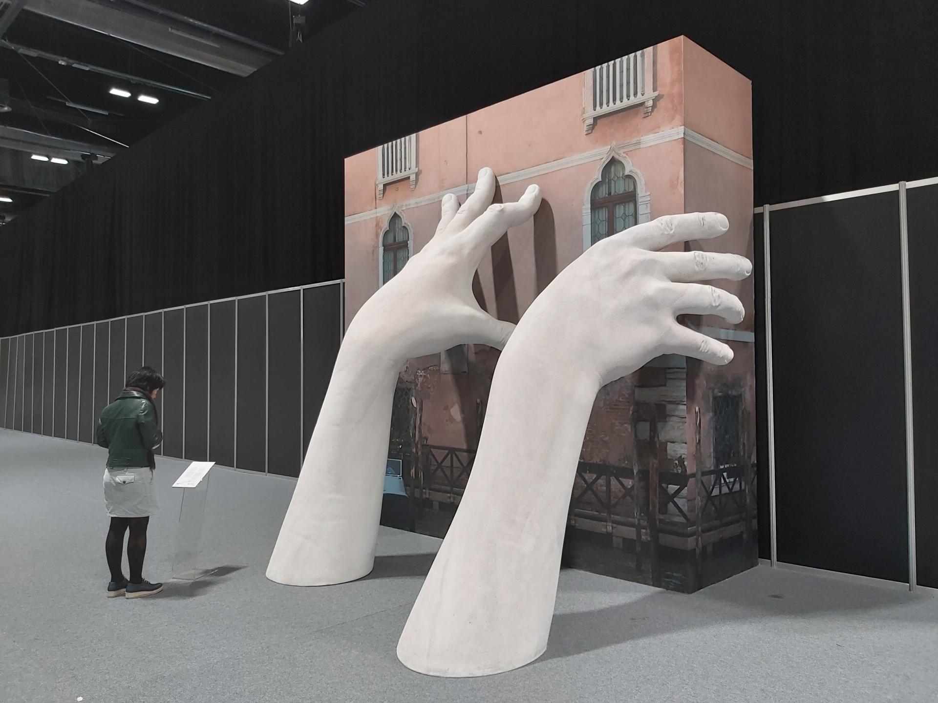 Lorenzo Quinn’s Sculpture 'Support'