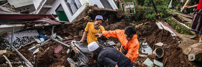 Earthquake hits West Java, Indonesia as authorities rush to rescue survivors