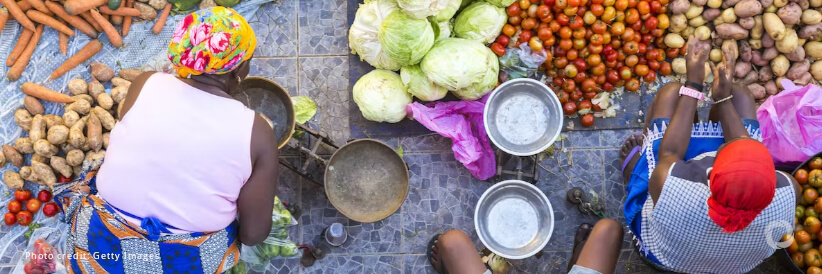 Government of Zimbabwe helps meet refugees' food needs