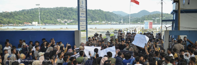Shrinking asylum spaces in a c