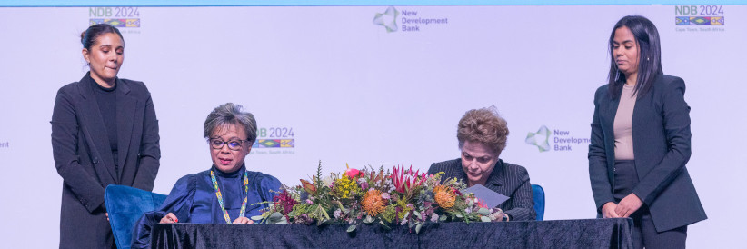 NDB signs R5 billion loan agreement with Transnet to improve and modernise South Africa’s freight and rail sector NDB signs R5 billion loan agreement with Transnet to improve and modernise South Africa’s freight and rail sector