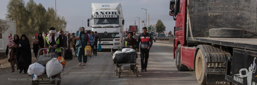 Thousands of Afghan families crossing from Pakistan with only the clothes on their backs
