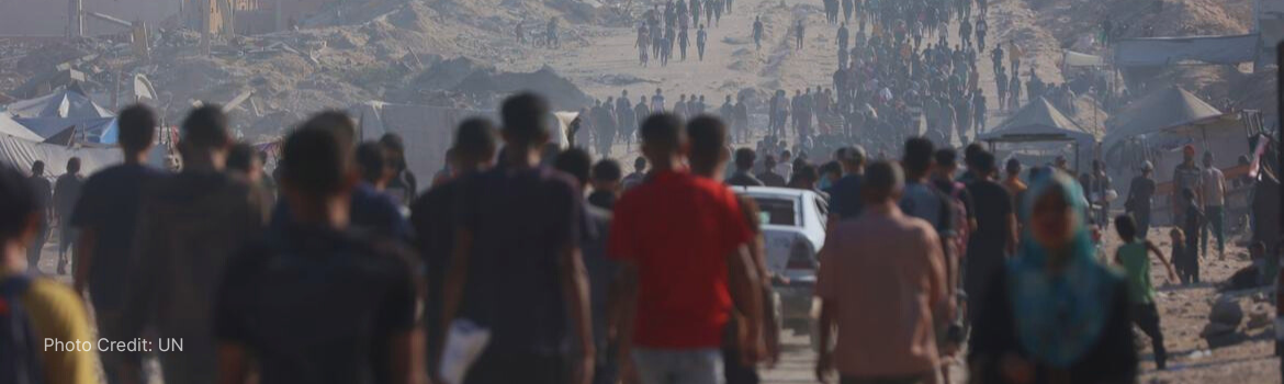 Gazans scour roads for food scraps amid famine