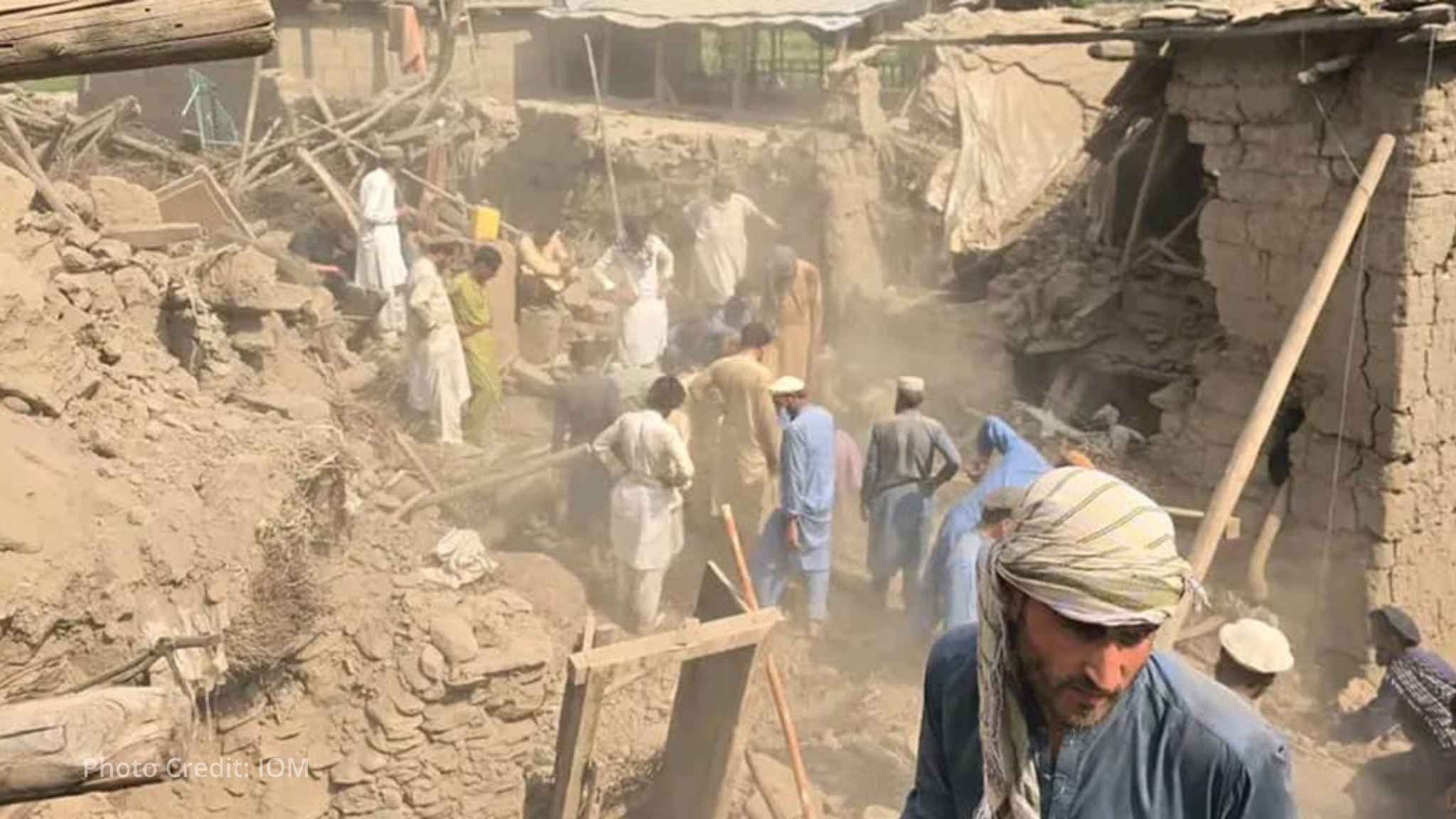 Afghanistan rescuers hike hours to reach quake survivors