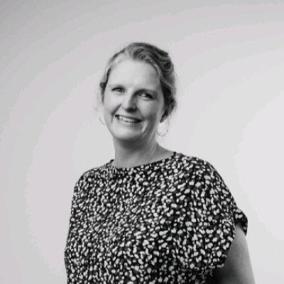 Elizabeth R.