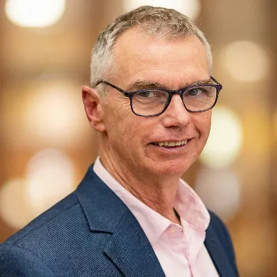 Ian W.