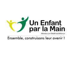 Un Enfant par la Main